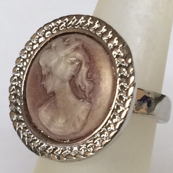 Silver Cameo Cocktail Ring Vintage Victorian Lady Size 7  Plated Beige - Picture 6 of 8
